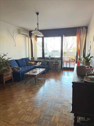 Izvanredan, svetao stan