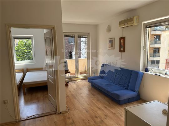 Lep i povoljan jednoiposoban namešten stan