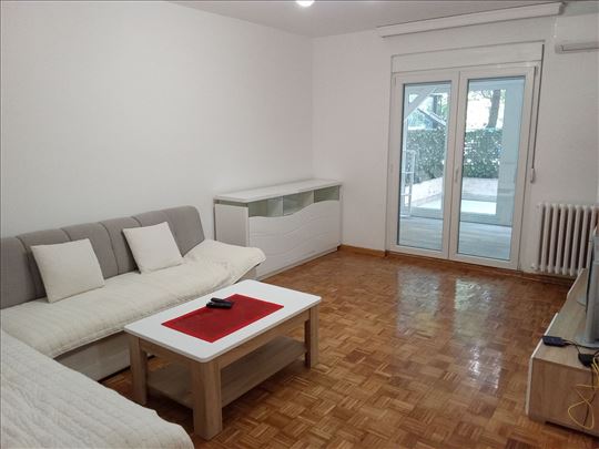 Na prodaju trosoban stan površine od 110m2-Bežanij