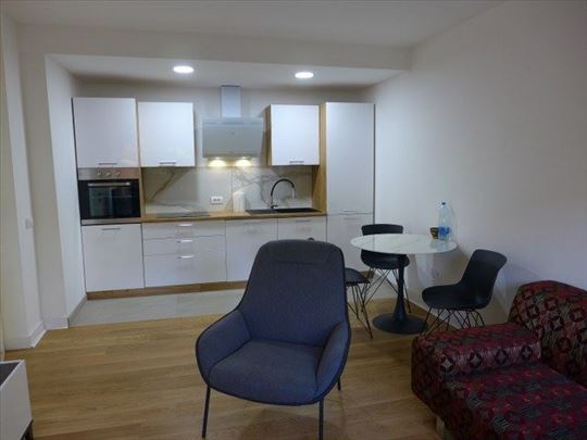 Pozeska, renoviran, 55m2, tri sobe, namesten
