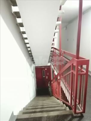 Prodaja dvoiposobnog stana 65m2, Blok 63