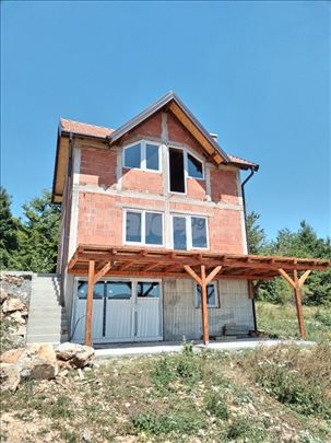 Rekonstruisana kuća, samo grubi radovi