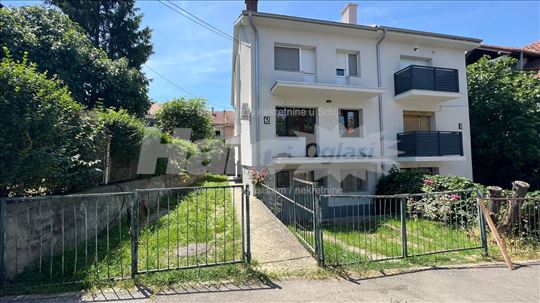 Stan sa tri terase i dvorištem renoviran