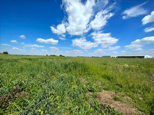 Ugrinovci, plac 1.5ha
