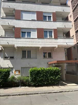 Vračar 2.0 stan namešten drugi sprat lift