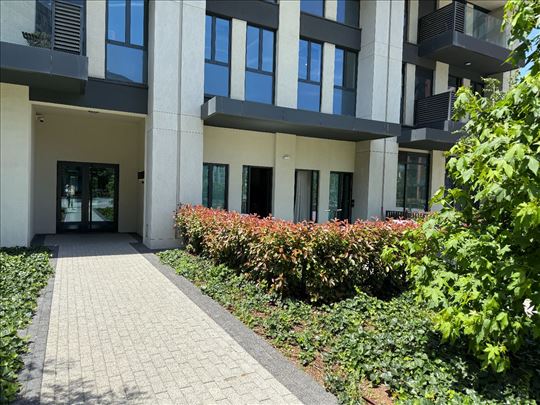 Apartman sa dvorištem idealan za poslovni prostor