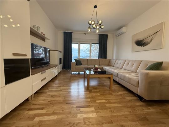 Broker - Ocena 10/10 ( nov + parking + lokacija )