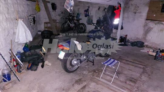 Izdaje se Garaža-Magacinski prostor 31m2 Palilula