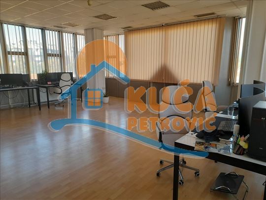 Izdaje se poslovni prostor u Dušanovom bazaru, na 