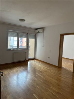 Jednoiposoban stan-Ćirpanova-400e