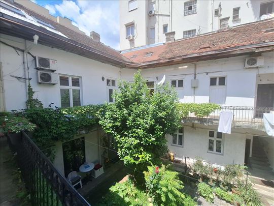 Kod Kosančićevog venca 84m2 1sp. 250000