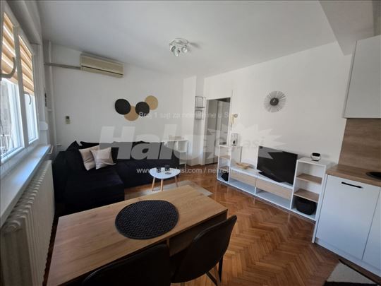 Lux garsonjera Vukov spomenik