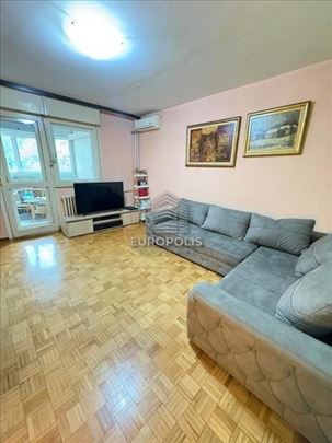 Prodaja trosobnog stana na početku Prvomajske ID#7