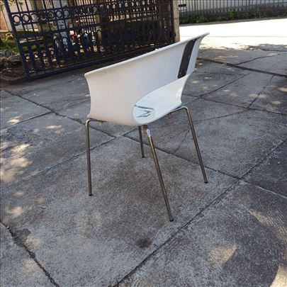 Retro stolica od tvrde plastike