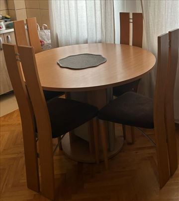 Trpezarijski sto sa 4 stolice