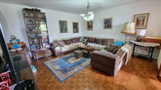Uknjižen, vojni, 4.0, 122m2, Bežanijska kosa 2