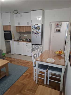 Zvezdarska šuma 55m2 dvoiposoban stan