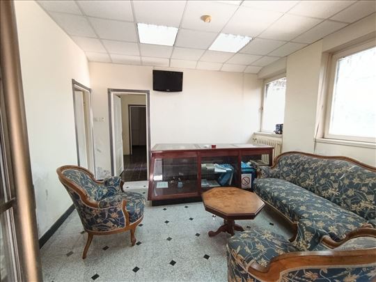 Banovo brdo, Golf, višenamenski lokal, 50 m2