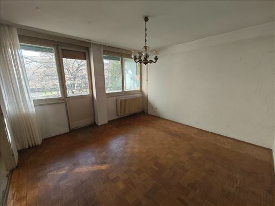 Blok 21,Retko u ponudi, trosoban, prvi sprat