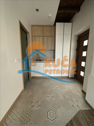 Izdaje se jednosoban stan u centru Niša, 37m2