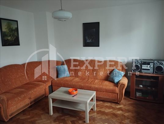 Izdaje se odličan dvoiposoban stan u centru Niša, 