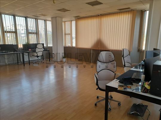 Izdaje se poslovni prostor u Dušanovom bazaru, na 