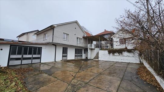 Kaluđerica, plac 14ari, dve kuće, ID 24401