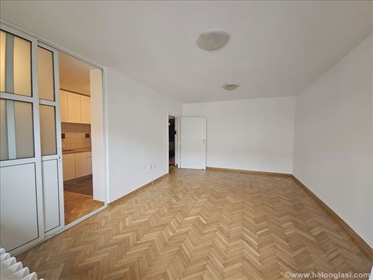 Kancelarija, ordinacija, salon, .... visenamesnki 