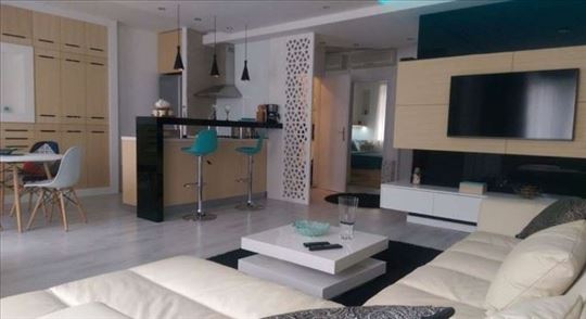 Knez Mihailova, 57m2, dve spavaće sobe, terasa