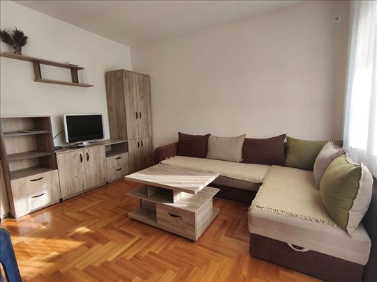Lep dvosoban stan, 54m2, Grbavica