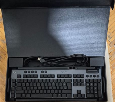 Logitech g815