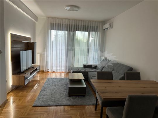 Lux 2.0 stan u centru sa parkingom (K10)