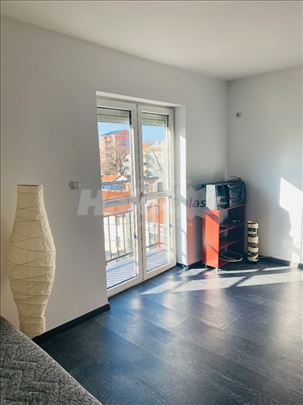 TOP lokacija! Vukov Spomenik – Garsonjera 35 m² – 