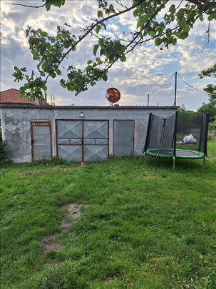 Prostor za razne namene sa dvorištem