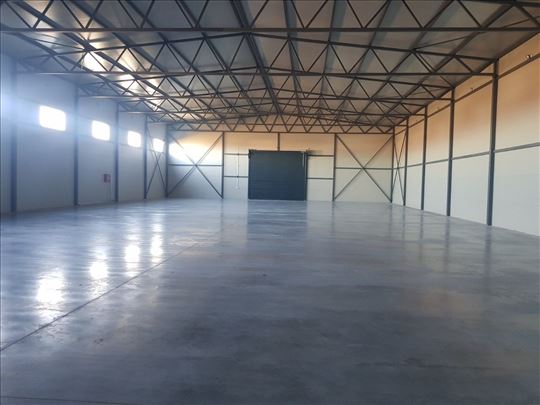 Šimanovci hala 1000m2,struja 100kw,sleper prilaz