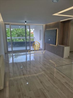 Trosoban stan na Novom Naselju – 60 m², odličan ra