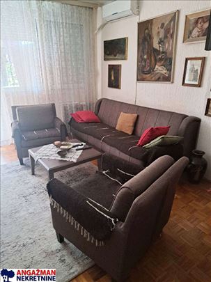 Blok 33, komforan stan na izuzetnoj lokaciji