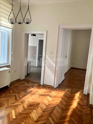 CENTAR, RENOVIRAN 2.5, poslovni prostor/stanovanje