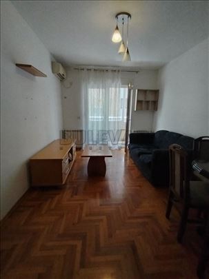 Jednoiposoban stan u centru