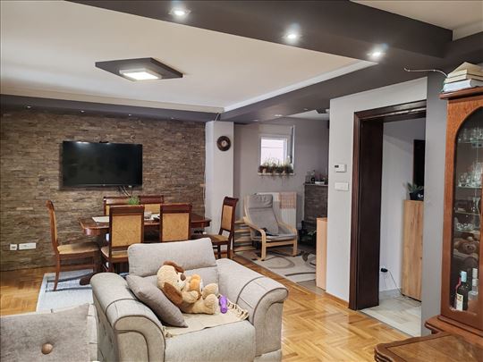 Kaluđerica, 212m2, 6.4 ara placa, uknjižena