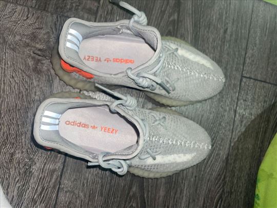 Yeezy boost 350 v2 Tail light