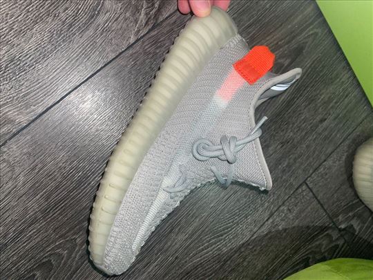 Yeezy boost 350 v2 Tail light