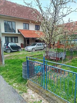 Dve kuće na prodaju