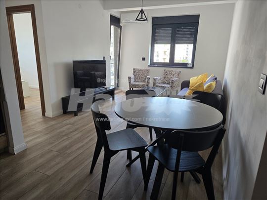 Dvoiposoban stan 55m2 kod Aviv Parka