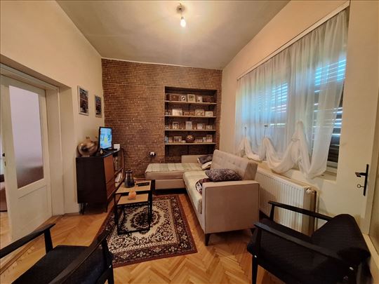 Fantastična kuća u Centru Čerevića!