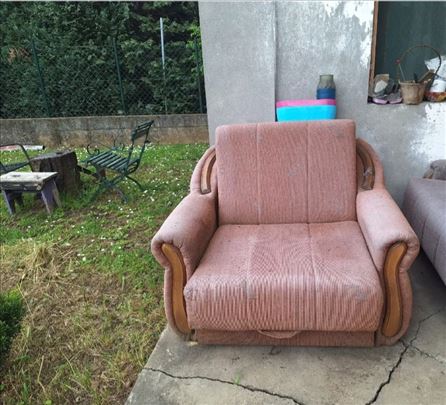 Fotelja na rasklapanje, sa prostorom za posteljinu