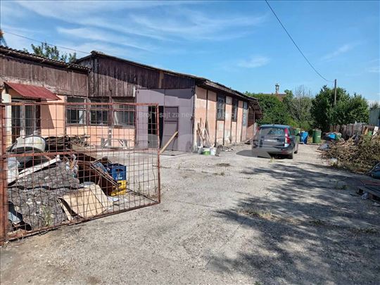 Izadjem magacin od 150m2 na placu od 7 ari 