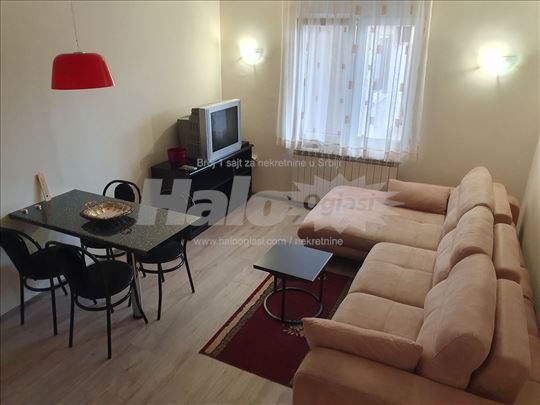 Izdajem namesten stan 40m2 Kumodraz