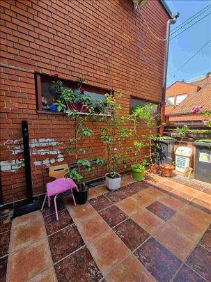 Karingtonka sa garažom, 224m2 + velika terasa
