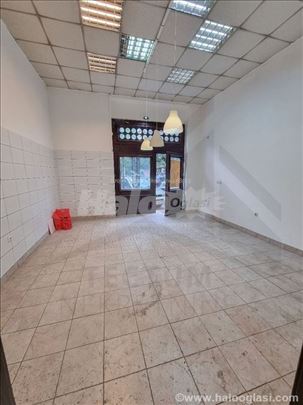 Lokal na odlicnoj lokaciji sa izlogom